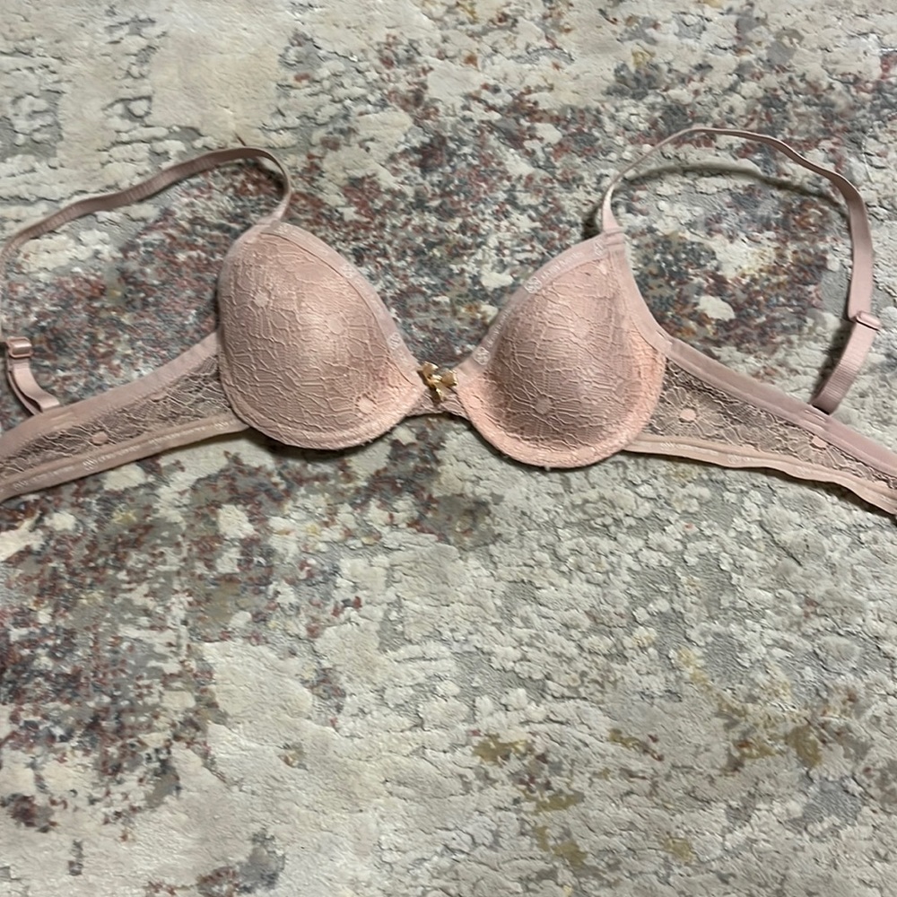 Amazing champagne pink lace 30a bra